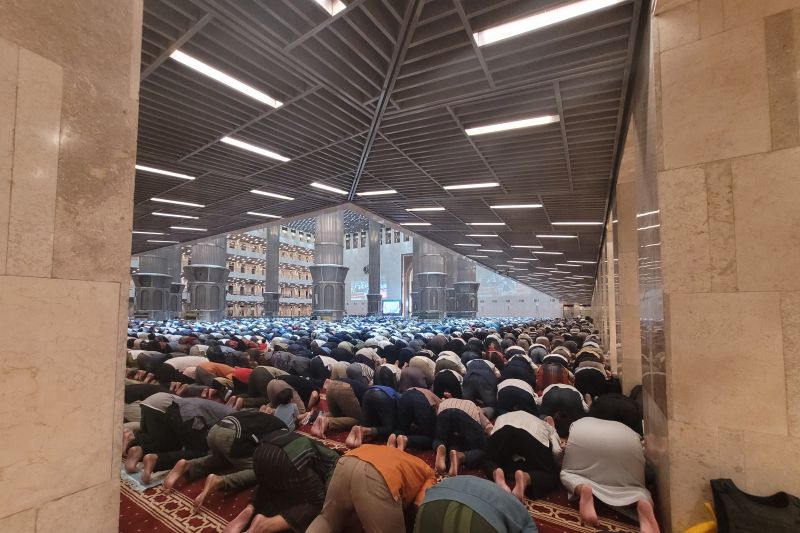 Tarawih perdana di Masjid Istiqlal dipadati jamaah