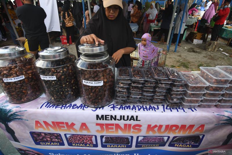 PENJUALAN KURMA PADA BULAN RAMADHAN