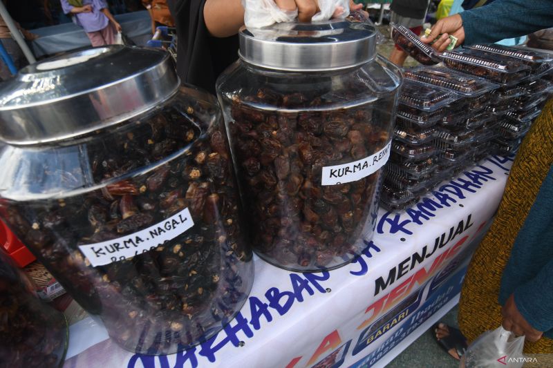 PENJUALAN KURMA PADA BULAN RAMADHAN