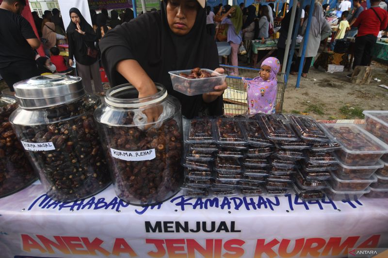 PENJUALAN KURMA PADA BULAN RAMADHAN