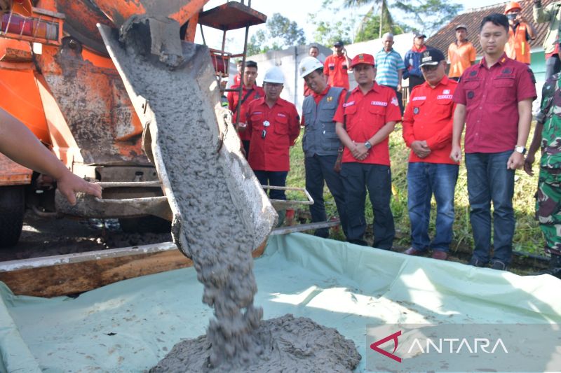 Bupati berharap peningkatan ruas jalan dapat naikkan IPM Cianjur