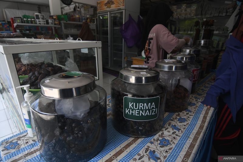 PENJUALAN KURMA SAAT RAMADHAN