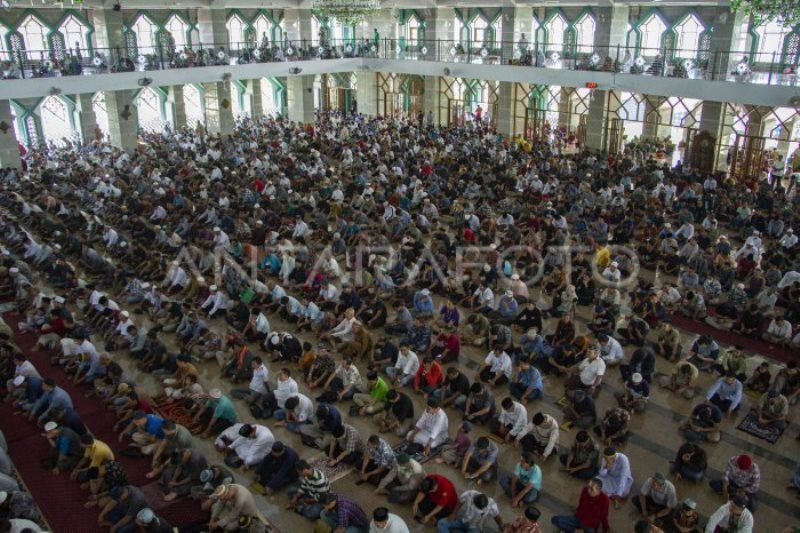 Ibadah Shalat Jumat Pertama Ramadhan Di Makassar