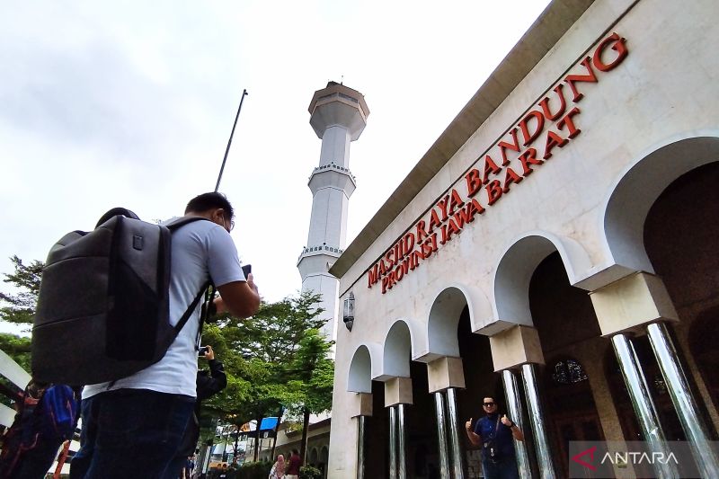 Menara Masjid Raya Bandung ditutup untuk umum