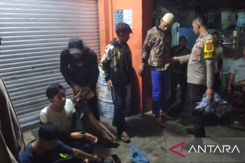 Polisi bubarkan aksi perang sarung antarbocah di Baros Sukabumi