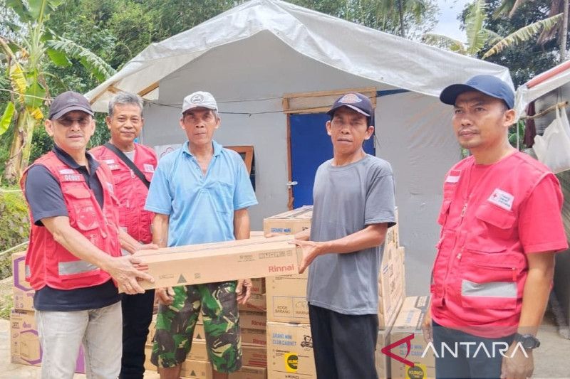 PMI Solo bantu ratusan alat rumah tangga untuk 300 korban gempa Cianjur