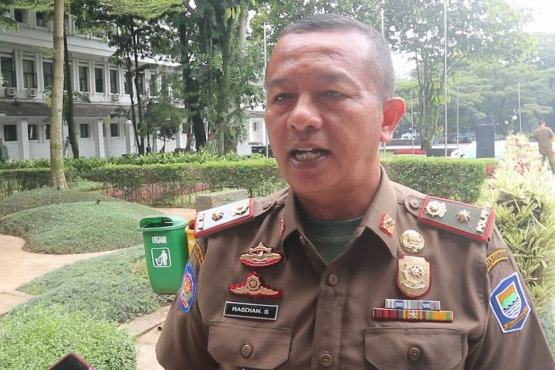 Satpol PP Bandung ungkap reklame tak berizin di Dago