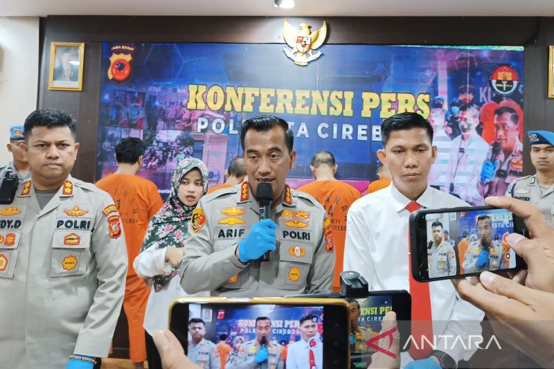 Polresta Cirebon tangkap begal bersenjata tajam dan pistol