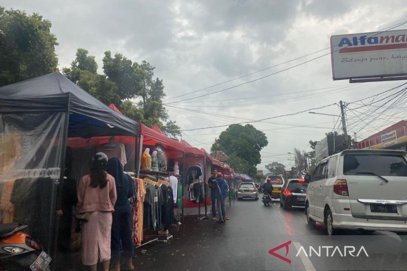 Dishub Garut minta PKL tak ambil alih semua lahan parkir