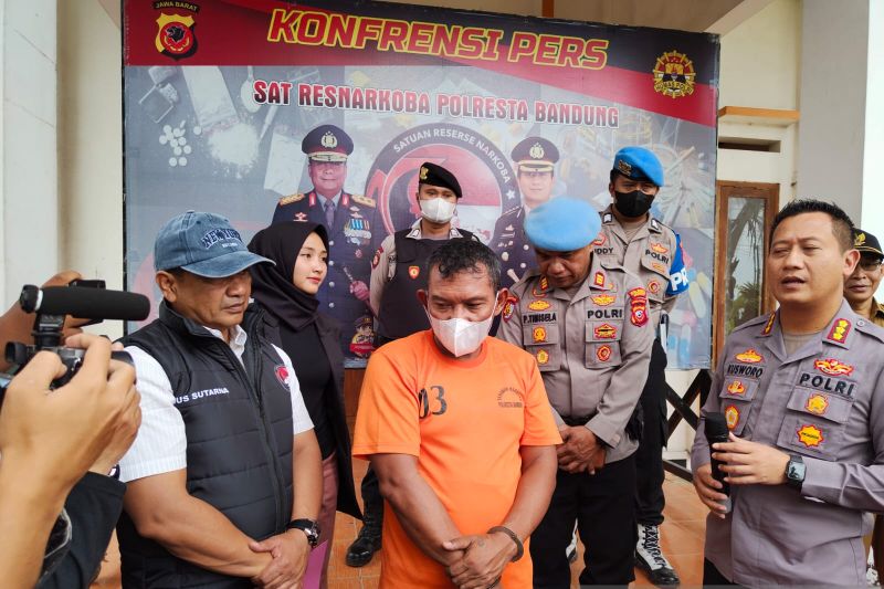 Pria Banjaran ditangkap polisi Bandung karena tanam ganja di gedung resepsi