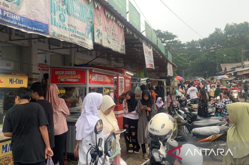 Pemkab Cianjur izinkan warga berjualan di trotoar selama bulan Ramadhan