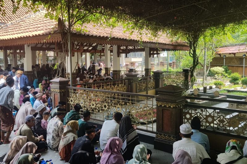 Ratusan warga ziarah ke makam Gus Dur di bulan Ramadhan
