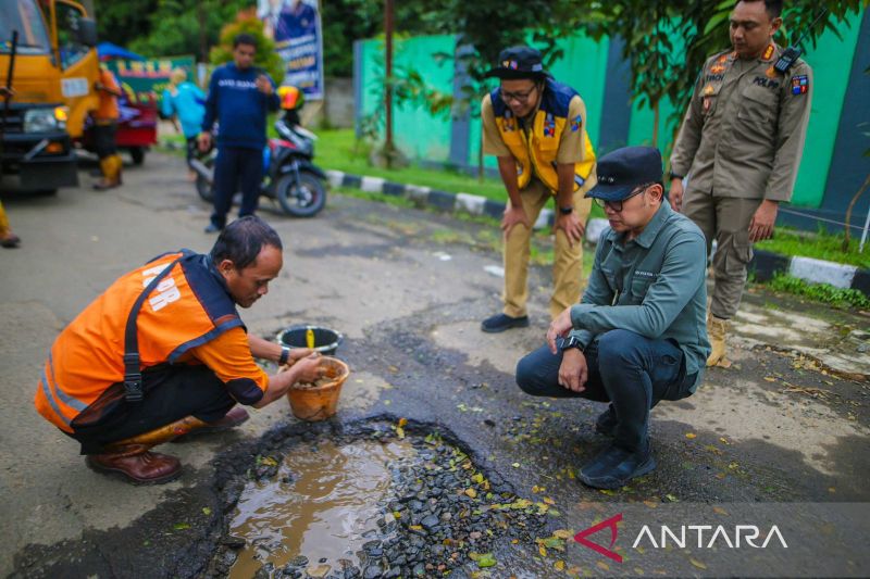 Bima Arya instruksikan perbaikan jalan berlubang di Kota Bogor disegerakan