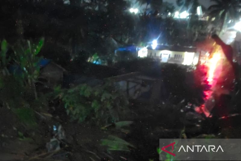 2 rumah warga Cugenang tertimbun longsor usai gempa Cianjur M 4.0