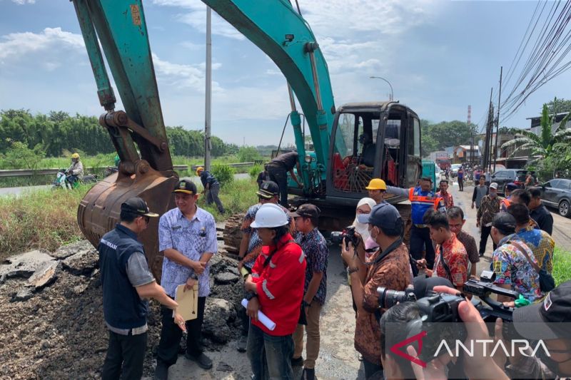 Pemkab Bekasi perbaiki jalur mudik Lebaran di Kalimalang
