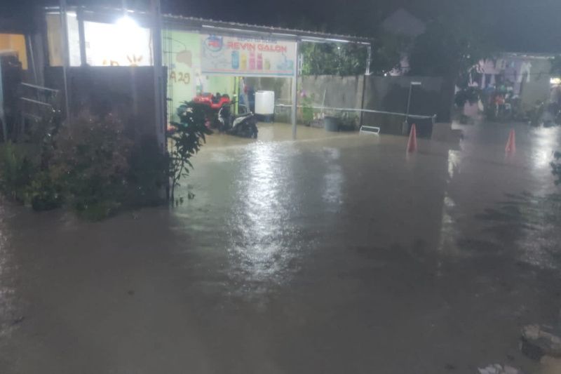 BPBD Kota Cirebon terjunkan tim evakuasi warga terdampak banjir luapan sungai