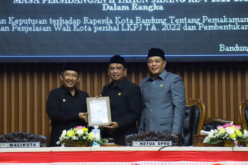 Wali Kota Bandung: Disetujuinya Raperda Pemakaman tingkatkan layanan publik