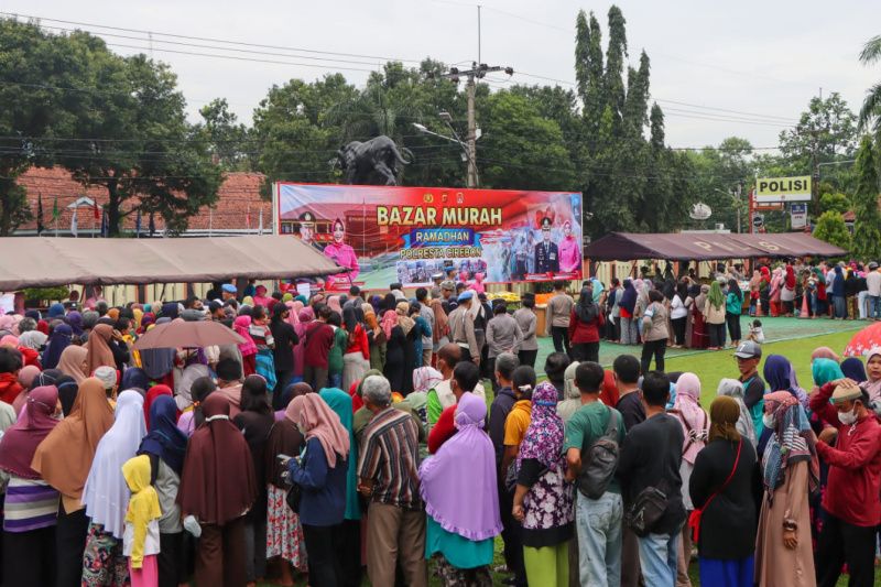 Paket sembako di bazar murah Polresta Cirebon ludes kurang dari sejam