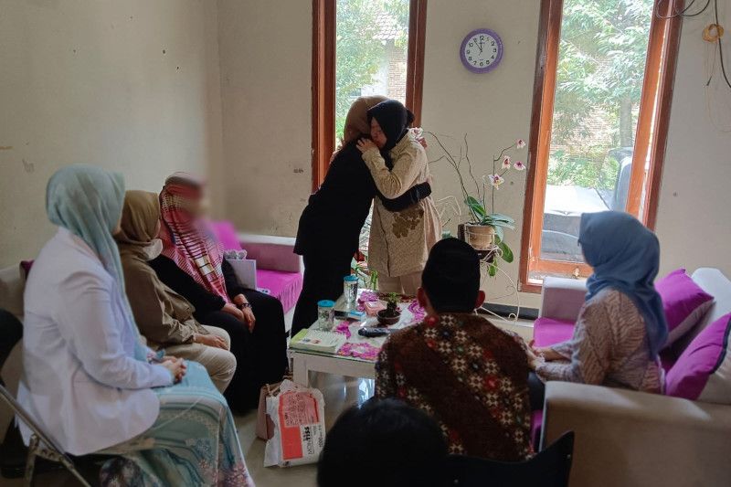 Minister supports recovery of sexual violence victim in Blitar - Vimarsana News