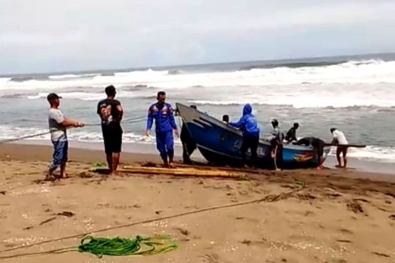 Tim SAR cari nelayan yang hilang di perairan Santolo Garut