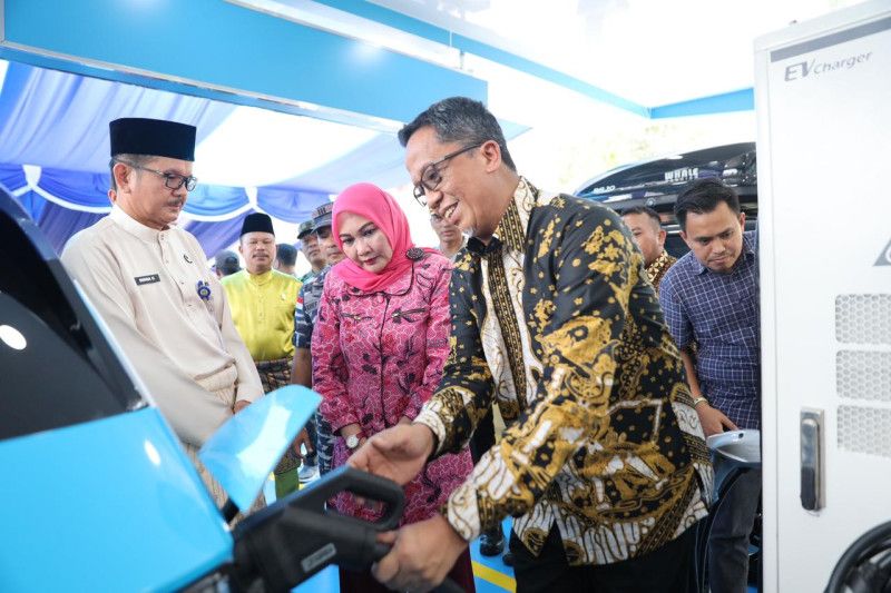 FOTO - Pengoperasian Stasiun Pengisian Kendaraan Listrik Umum di Dumai 