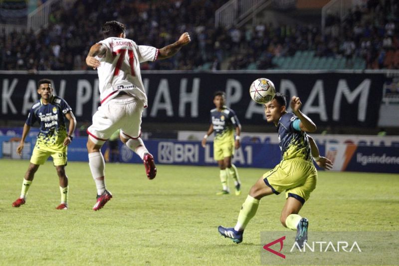 Liga 1 – Persib Bandung kokoh di posisi kedua usai mengalahkan Persis Solo