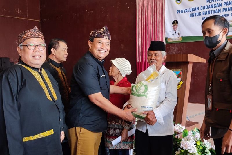 Jawa Barat salurkan bantuan cadangan pangan bagi 4,4 juta keluarga