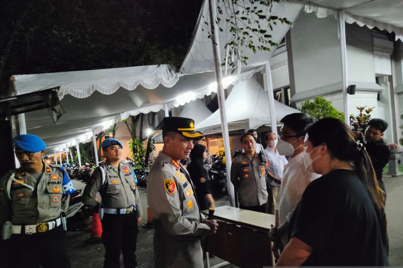 Polisi turunkan kekuatan sampai polsek amankan Paskah di Kota Bandung