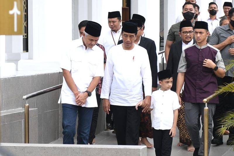 Jokowi ajak Jan Ethes Shalat Jumat di Masjid Sheikh Zayed