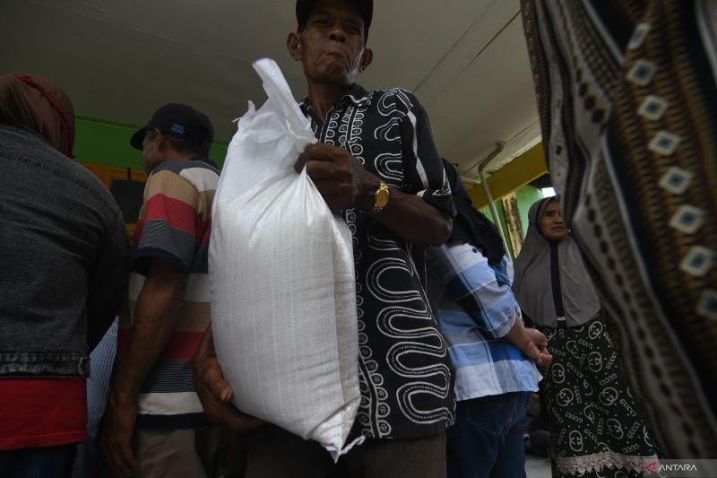 PENYALURAN CADANGAN BERAS PEMERINTAH DI PALU