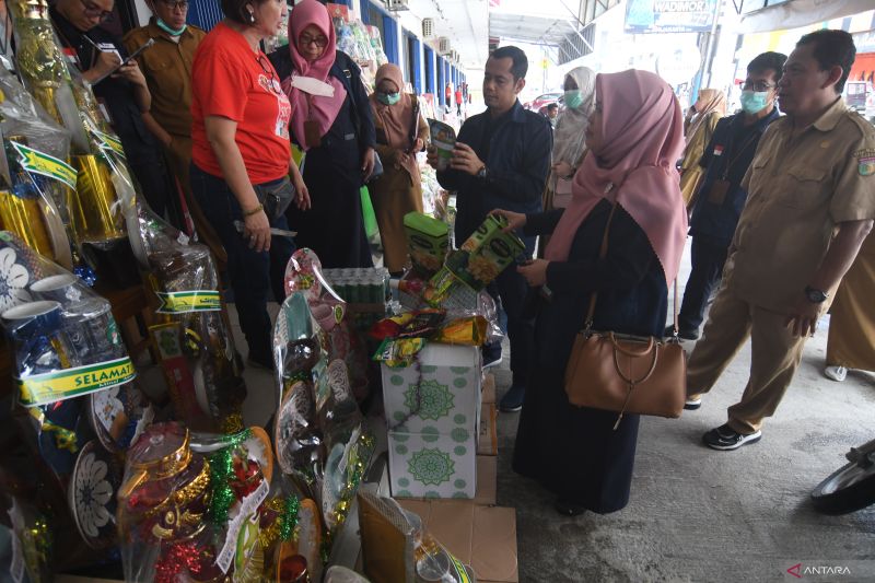 PEMERIKSAAN PRODUK PARSEL LEBARAN