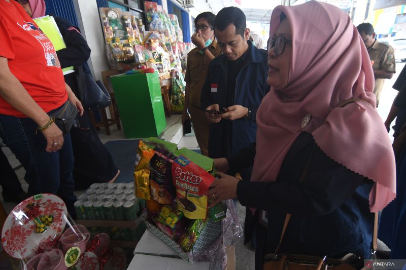 PEMERIKSAAN PRODUK PARSEL LEBARAN