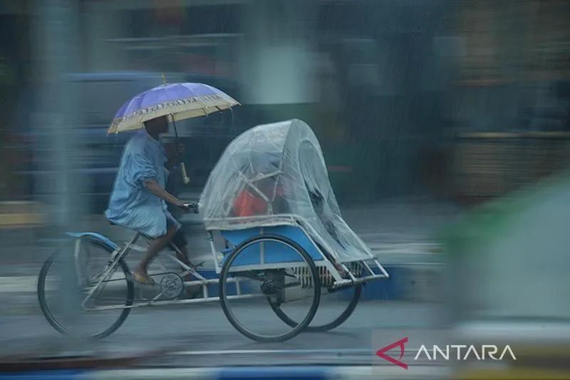 Hujan berpeluang turun di sejumlah kota besar, Bandung berawan