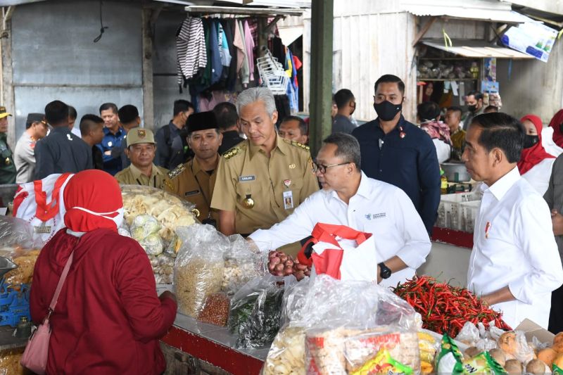 Presiden Jokowi kunjungi Pasar Selo Boyolali didampingi Zulhas dan Ganjar
