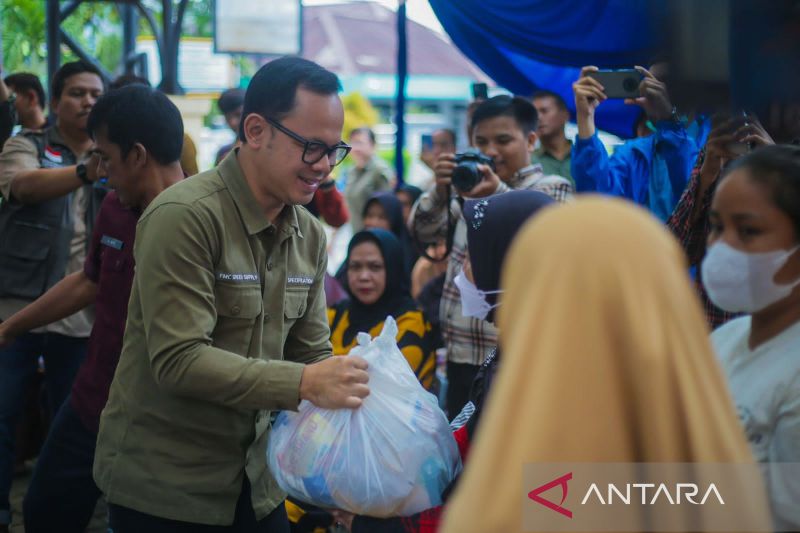 Bima Arya salurkan langsung sembako murah