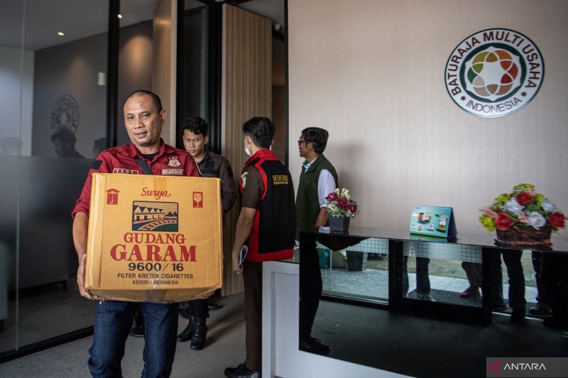 Penggeledahan Kantor Semen Baturaja