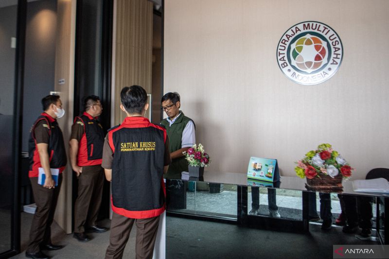 Penggeledahan Kantor Semen Baturaja