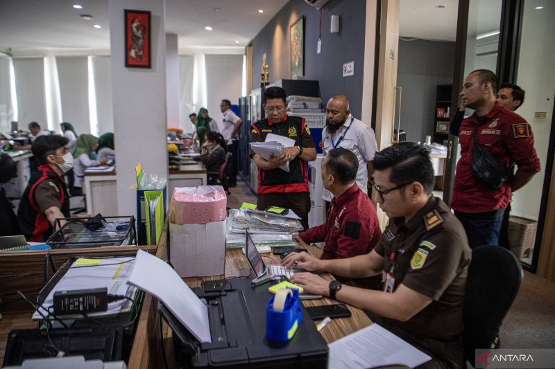 Penggeledahan Kantor Semen Baturaja