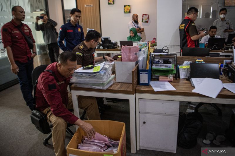 Penggeledahan Kantor Semen Baturaja