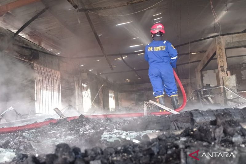 Petugas masih selidiki penyebab restoran di Cianjur ludes terbakar