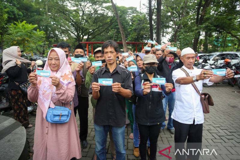 Kota Bandung distribusikan 8.000 paket sembako bersubsidi ke 30 kecamatan