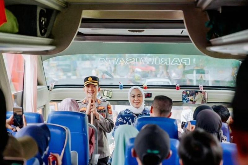 500 warga ikut mudik gratis Polres Karawang