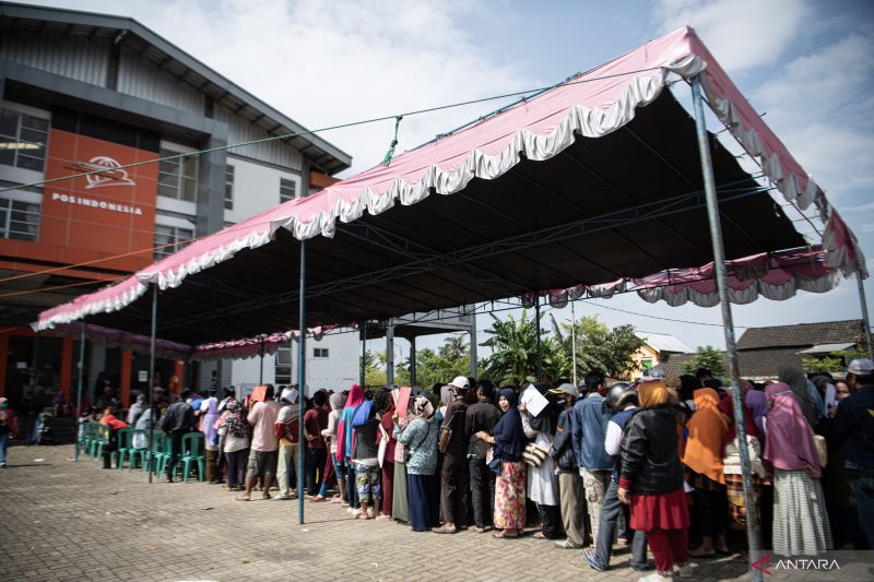 Penyaluran Cadangan Beras Pemerintah di Palembang