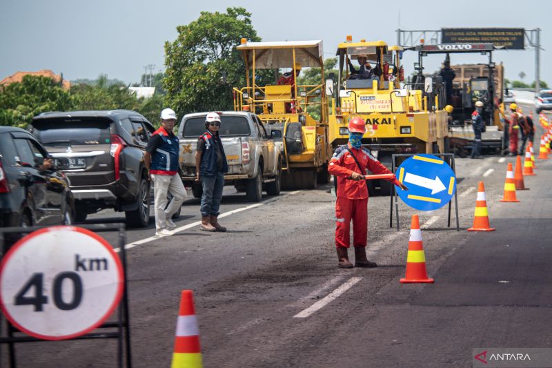 H-9 Lebaran Perbaikan Jalan Tol Kayu Agung-Palembang Terus Dikebut