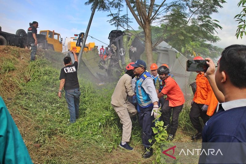 Enam Korban Meninggal Kecelakaan Di Tol Boyolali Telah Dievakuasi ...