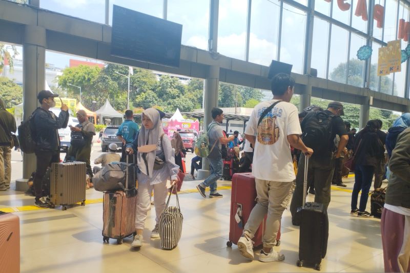 Antisipasi lonjakan penumpang,  KAI siapkan kereta tambahan