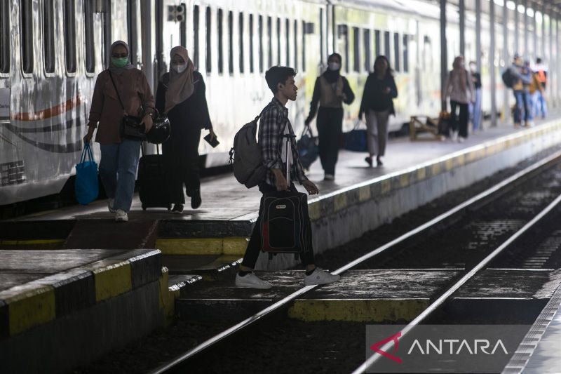 Mudik awal jalur kereta