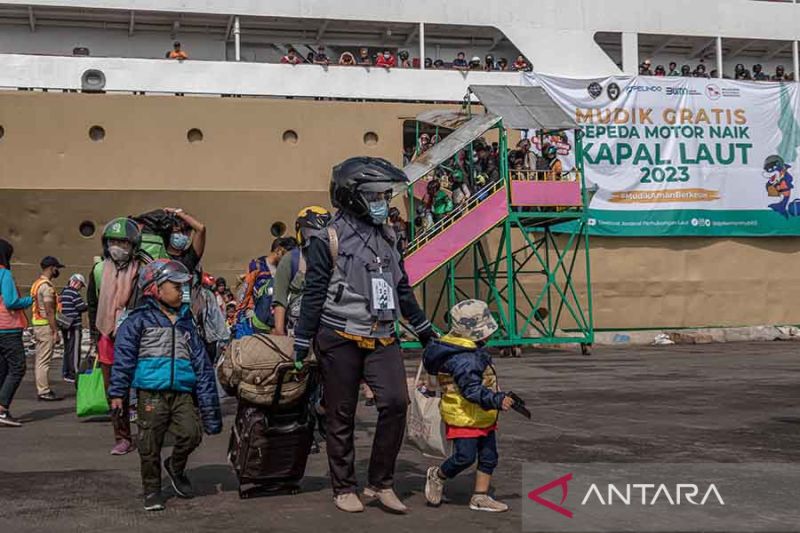 Pemudik Gratis Km Dobonsolo Tiba Di Semarang Antara News