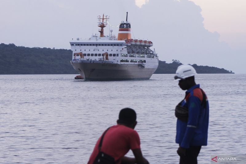 PEMUDIK TIBA DI PELABUHAN TENAU KUPANG