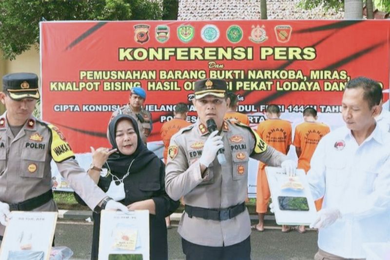 Polres Purwakarta tangkap pasutri pengedar ganja